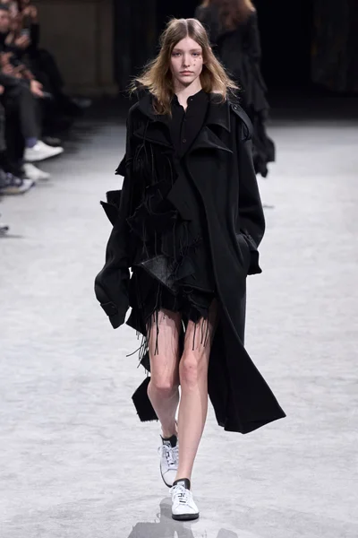 Look 3